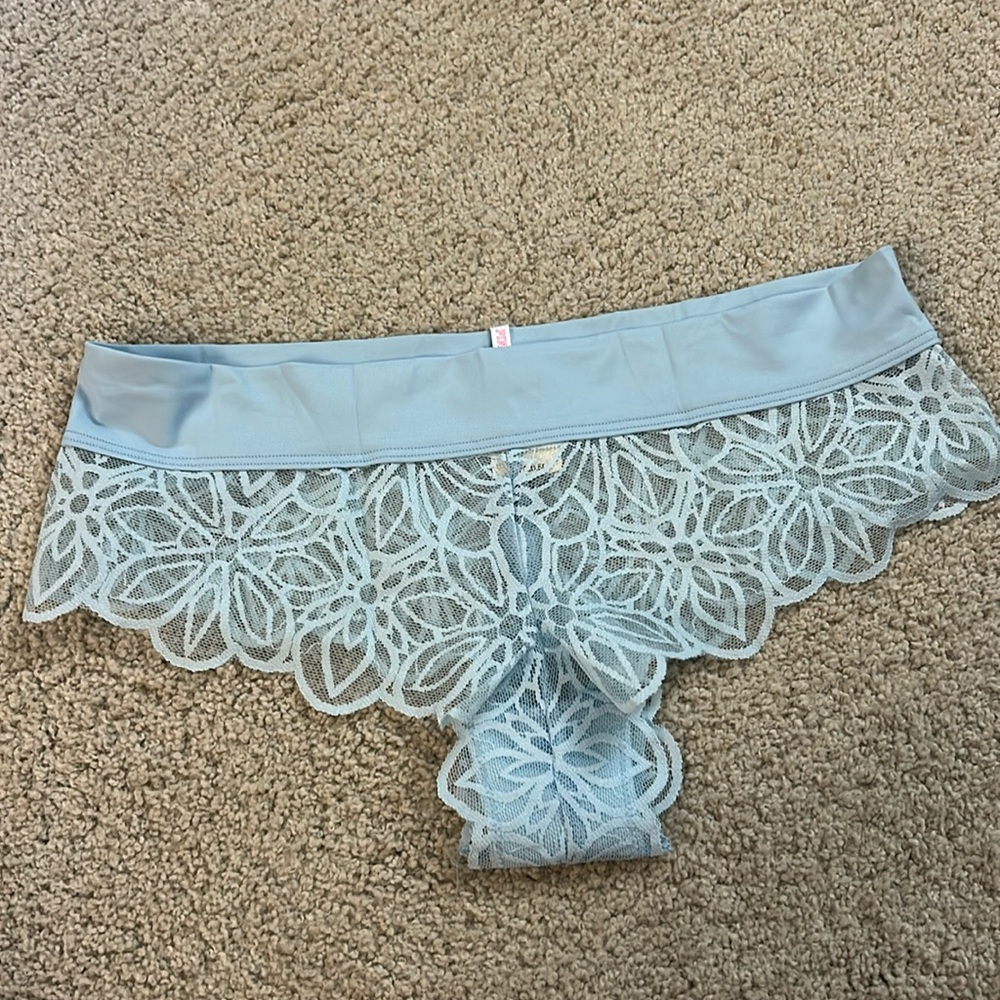 VICTORIAS SECRET EXTRA LOW CHEEKSTER PANTIES BRAND NEW WITH TAG